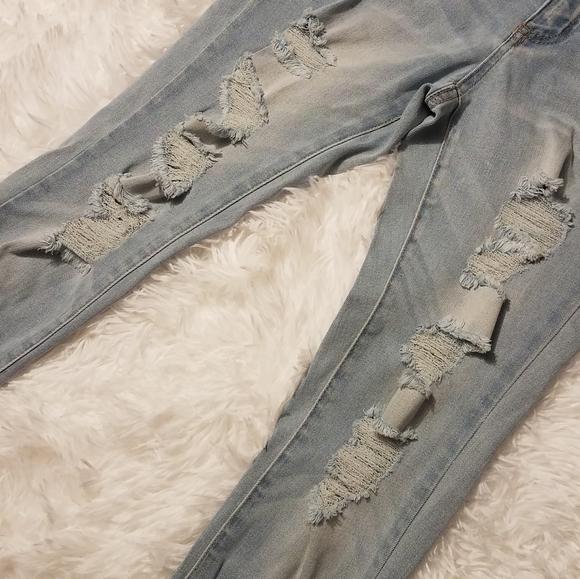 NWOT BlueNotes Distressed/Destroyed High Waist Skinny Jeans - Picture 3 of 4
